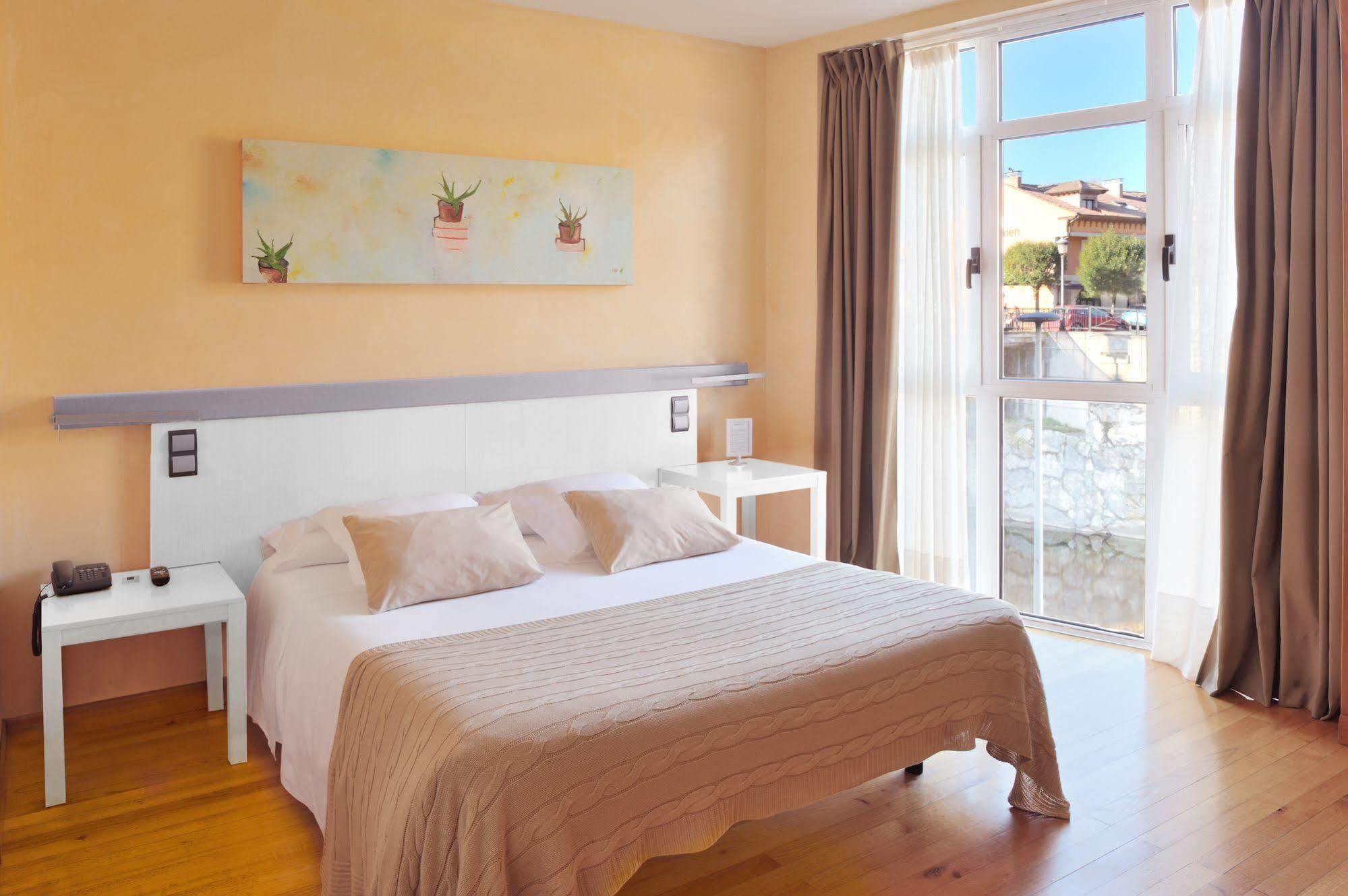Hotel Nochendi Onís Kültér fotó